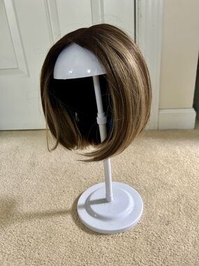 NWT Vivica Fox Hair Bell wig in Latte